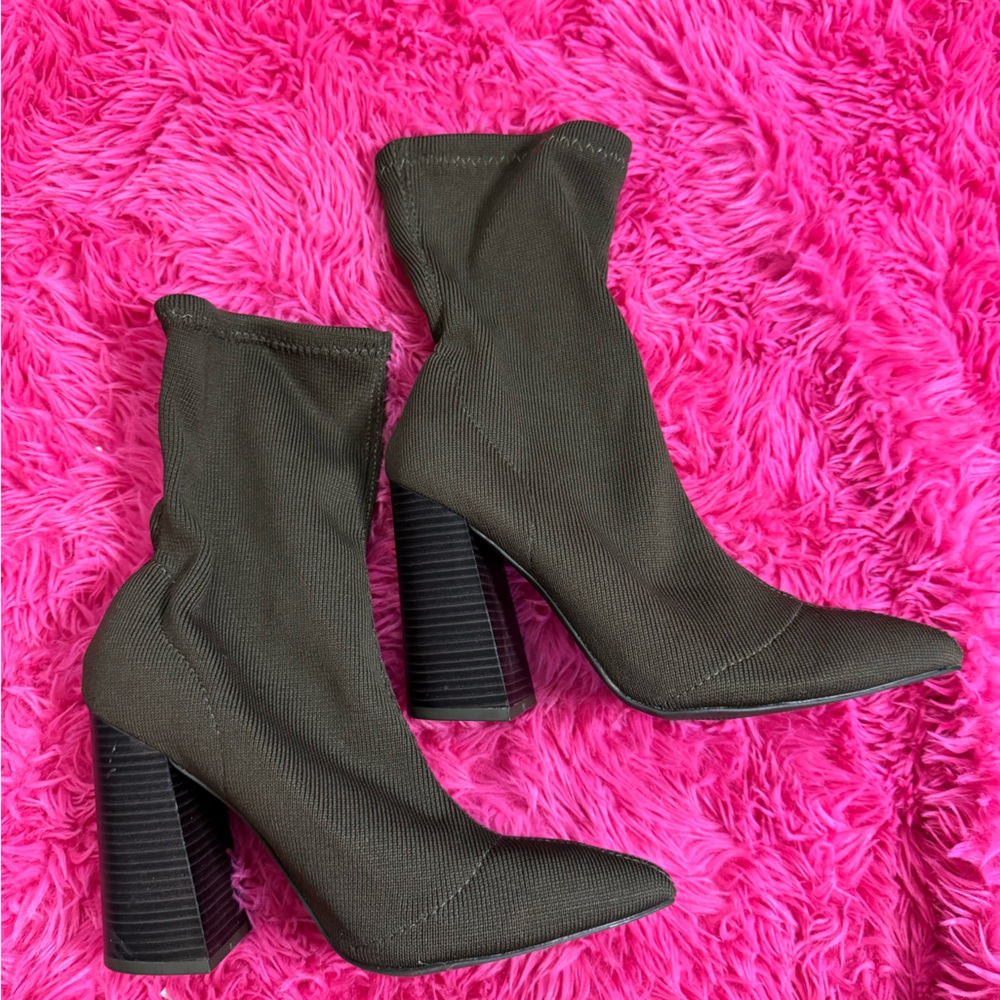 Olive Green Women's Ankle‎ Boots - 8.5 women’s